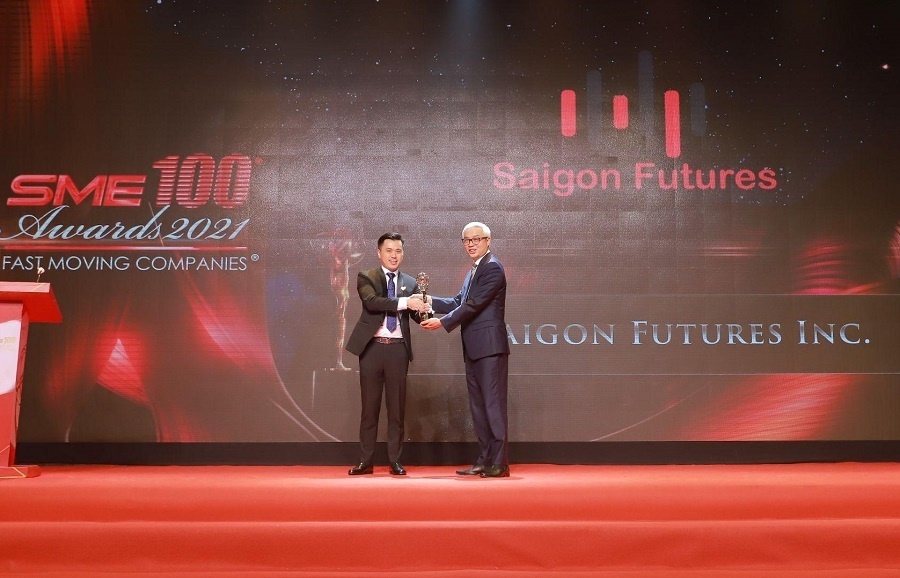 Saigon Futures wins 2021 SME100® Fast-moving Companies award