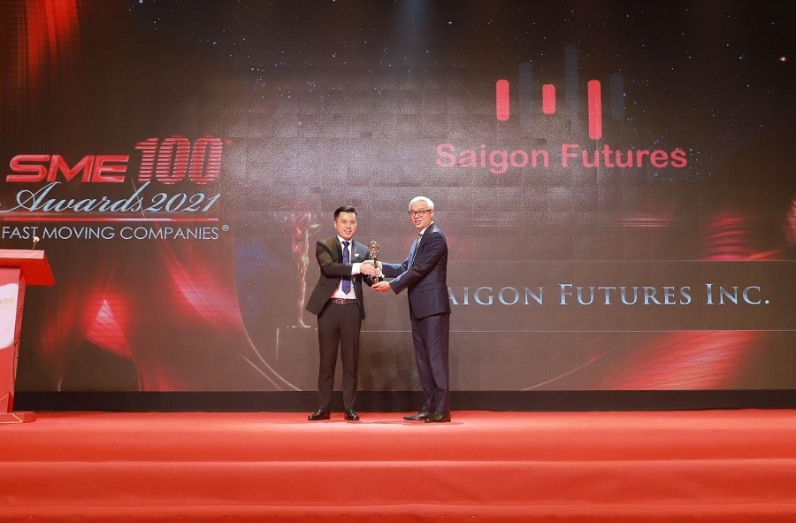 Saigon Futures wins 2021 SME100® Fast-moving Companies award