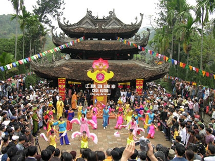 huong pagoda festival kicks off
