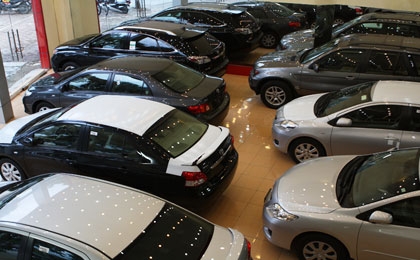 economic downturn slows auto sales