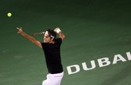 Strange start for Federer's record bid