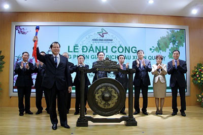 deputy pm opens securities trading in hanoi after tet