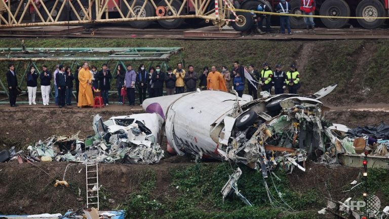 rescuers scour taiwan crash site as pilot hailed a hero