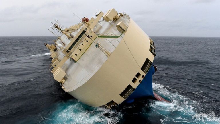 france in final bid to save stricken cargo ship