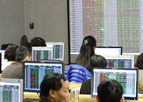 investors return from tet eyeing crude