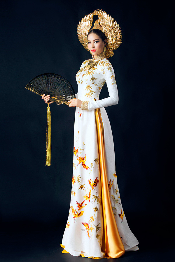 Áo dài.traditional dress of Vietnam