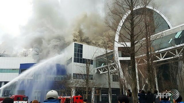 4 killed in south korea shopping mall fire