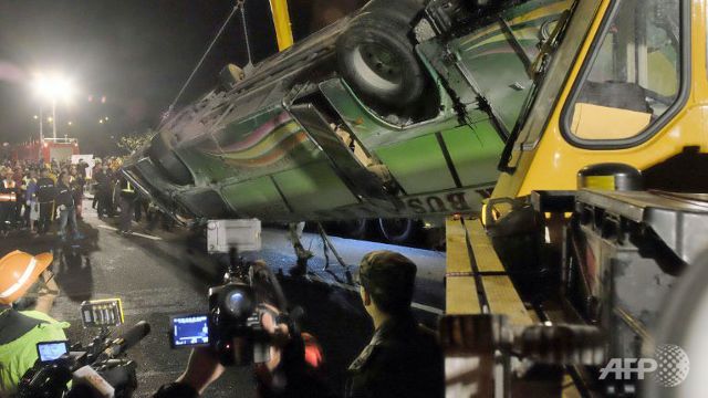 tour bus crashes in taiwan killing at least 32