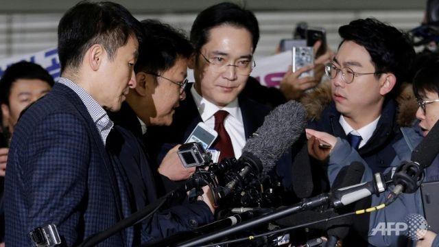 south korean prosecutors again seek arrest of samsung heir