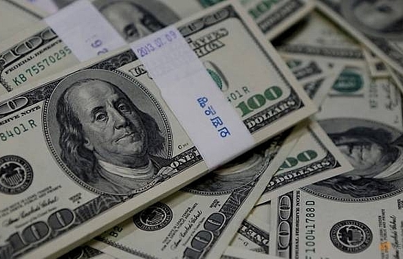 Dollar on back foot despite Fed signal on rate hikes