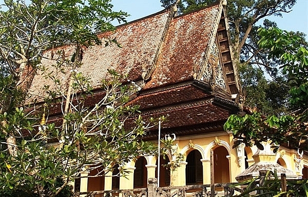 Tourists revel in rich Khmer culture