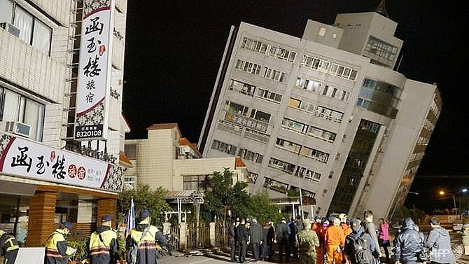 two dead more than 210 injured in taiwan quake