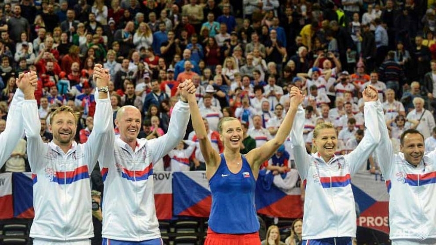 kvitova leads czechs into fed cup semi finals