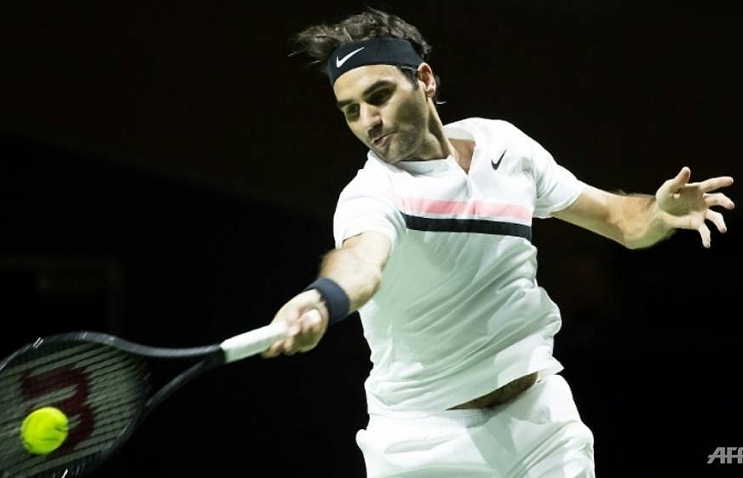 Federer two wins away from oldest No 1 spot