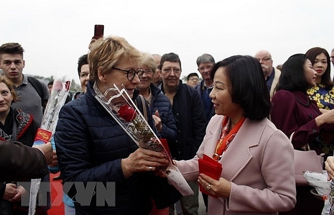 Localities welcome first foreign tourists of Lunar New Year