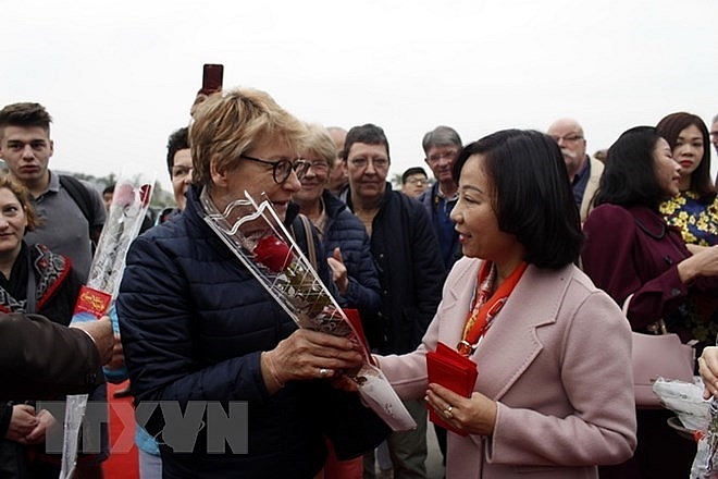 localities welcome first foreign tourists of lunar new year