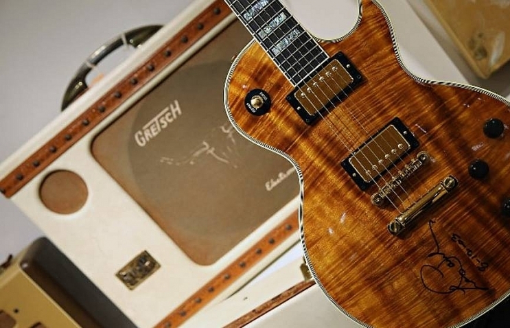 Mythical guitar-maker Gibson fighting for survival