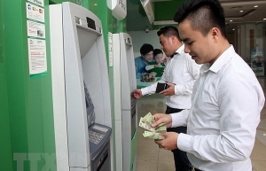 survey retail and financial firms most eager to hire in vietnam