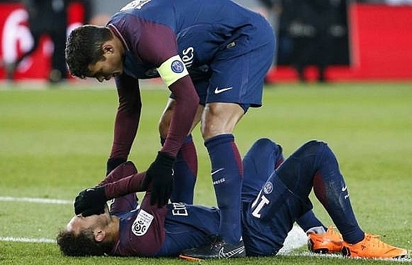 Neymar injury mars PSG victory over Marseille