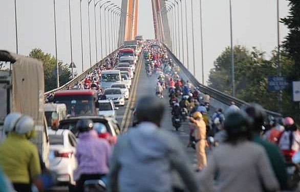 Tet returnees block Mekong Delta-HCM City highways
