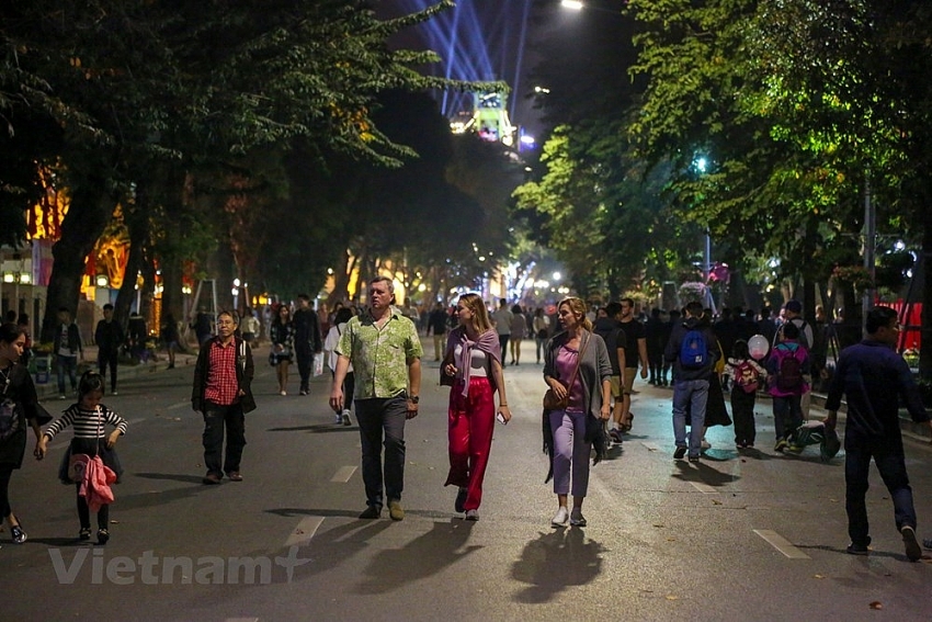 fireworks light up hanoi sky on new year eve