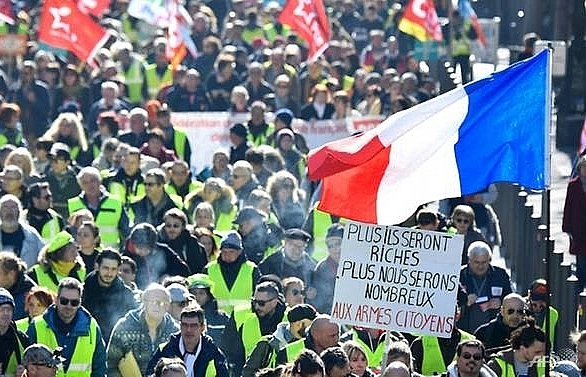 French 'yellow vests' more prone to conspiracy theories: Survey