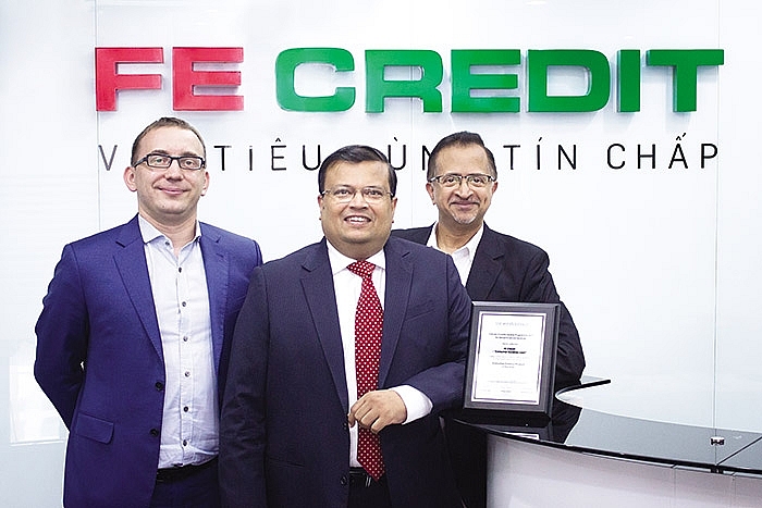 fe credit sweeps up new accolades
