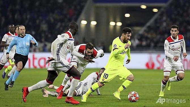 barcelona draw blank as champions league stalemate gives lyon hope