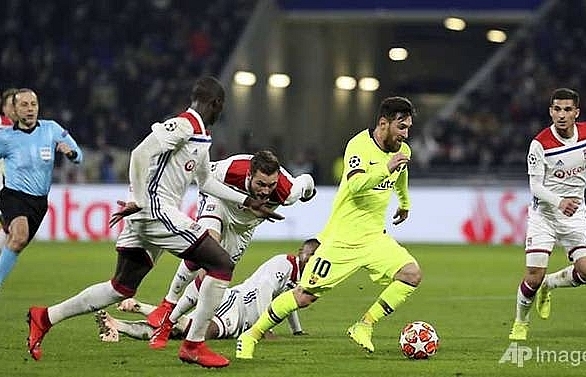 Barcelona draw blank as Champions League stalemate gives Lyon hope