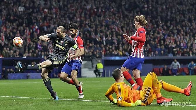 atletico beat juventus 2 0 in champions league last 16 first leg