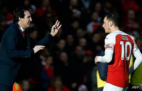 Emery challenges Ozil to prove his worth