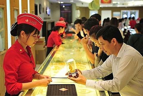 domestic gold soars still cheaper than global prices