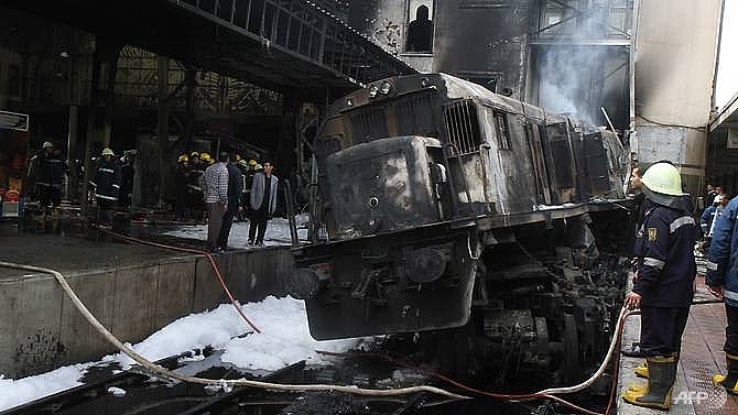 at least 20 killed 43 injured in crash and fire at cairo train station