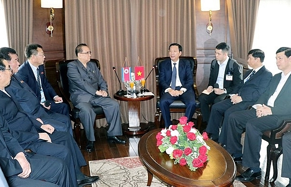 DPRK Party delegation visits Ha Long Bay