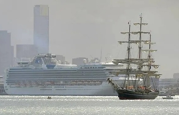 japan testing 3700 people quarantined on cruise ship after hong kong novel coronavirus case