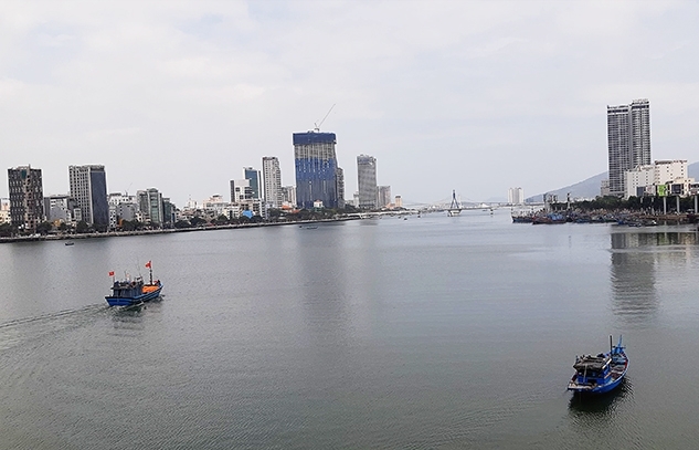 danang targets suffer blow with declining visitors