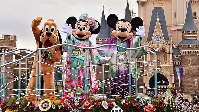 tokyo disney parks closing for two weeks on covid 19 fears