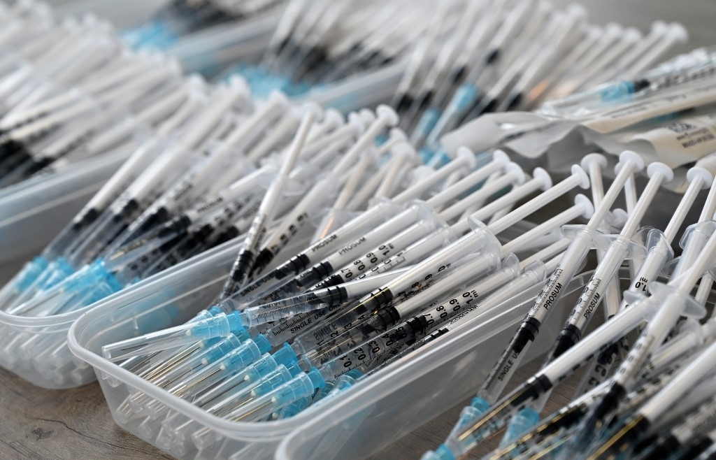 UK trains volunteer vaccine army in Covid inoculation race