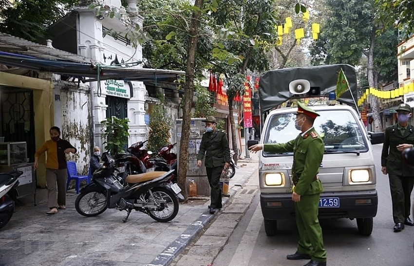 Hanoi closes sidewalk eateries, cafés to curb COVID-19 spread