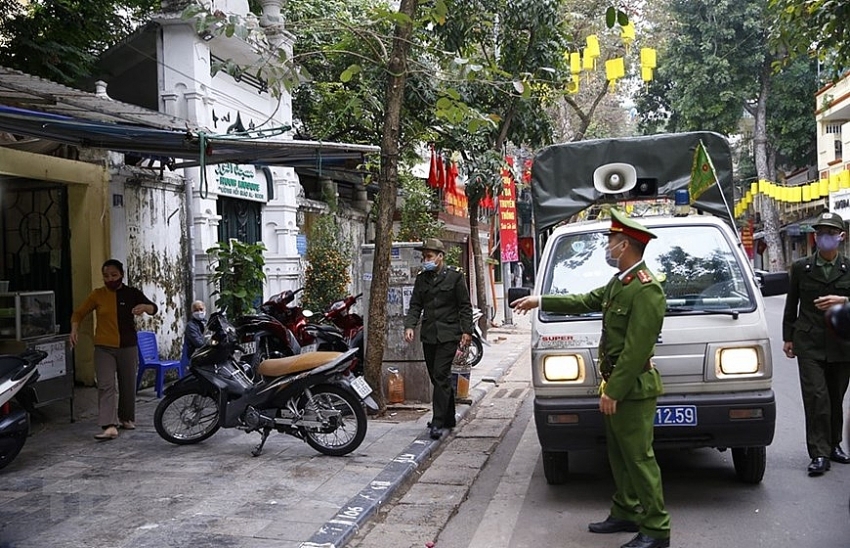 hanoi closes sidewalk eateries cafes to curb covid 19 spread