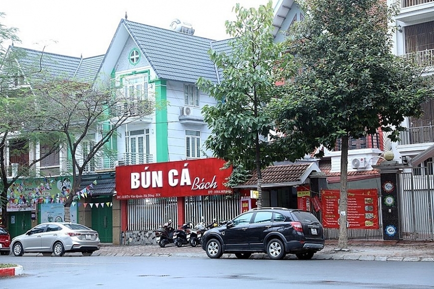 hanoi closes sidewalk eateries cafes to curb covid 19 spread