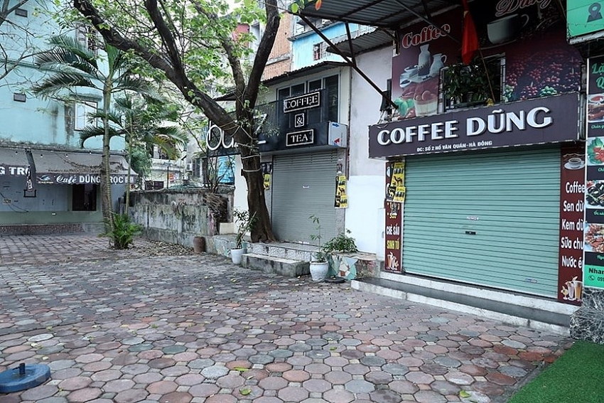 hanoi closes sidewalk eateries cafes to curb covid 19 spread