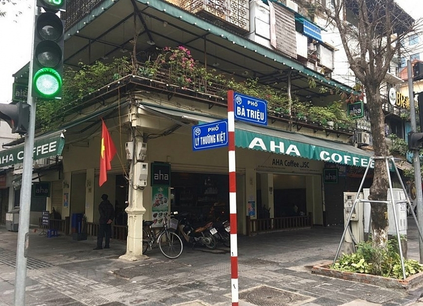 hanoi closes sidewalk eateries cafes to curb covid 19 spread