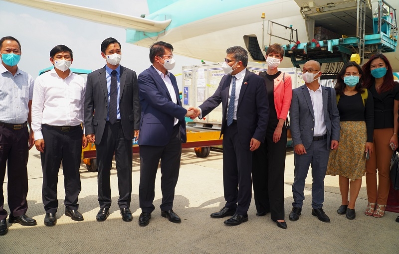 the first batch of covid 19 vaccine arrives in vietnam