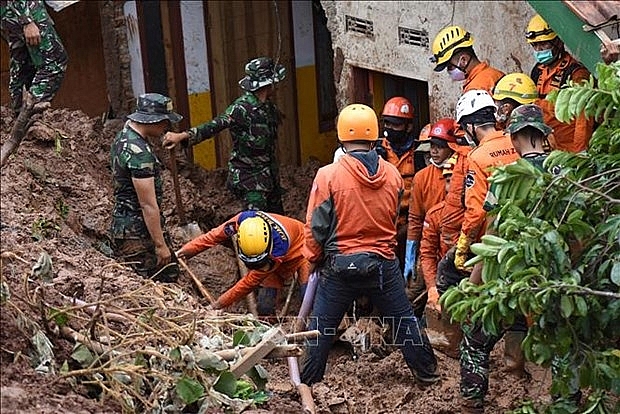 at least five killed 70 missing after landslides in indonesias gold mine