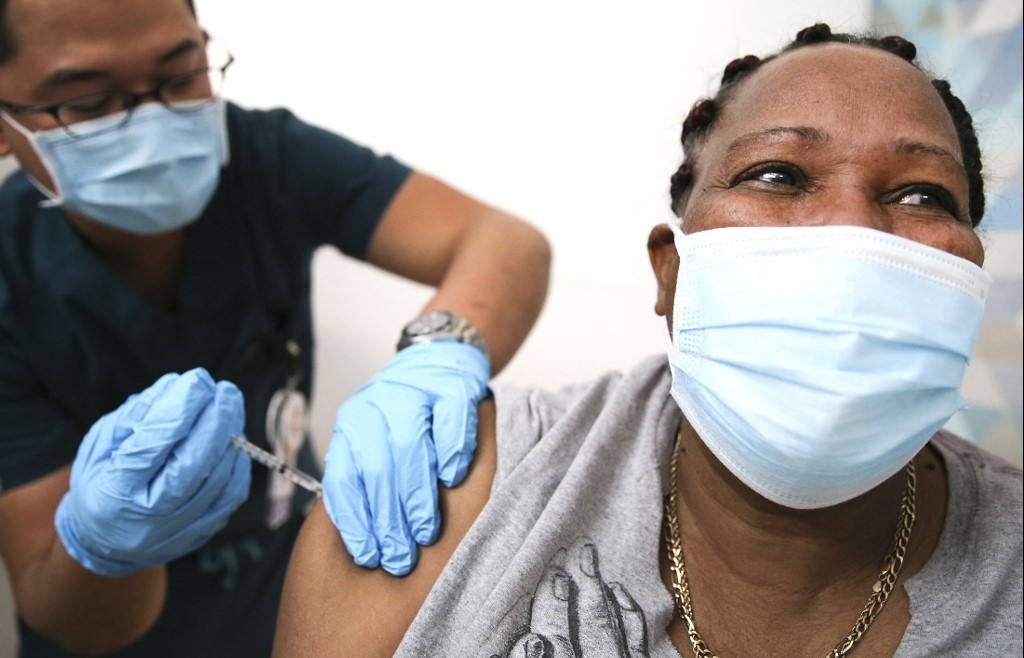 US, EU say vaccine programs on track as global deaths hit 2.5 mn
