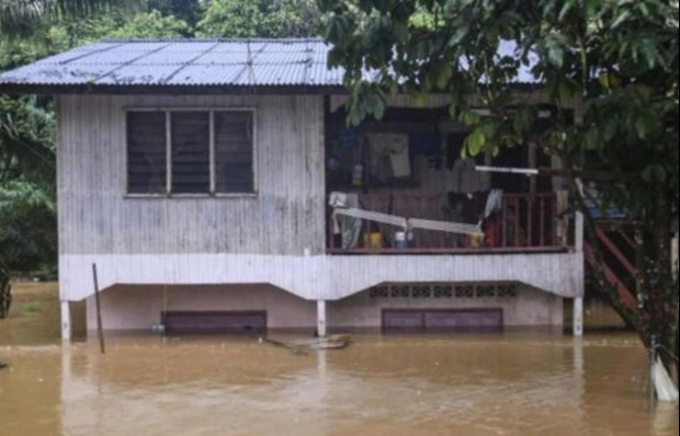 Thousands of people in Malaysia displaced by floods