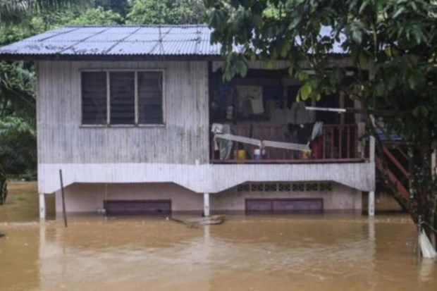 Thousands of people in Malaysia displaced by floods