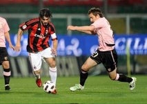 Palermo beat Milan to blow title race open