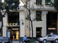 gucci showroom fined 3600 for trading in dollars